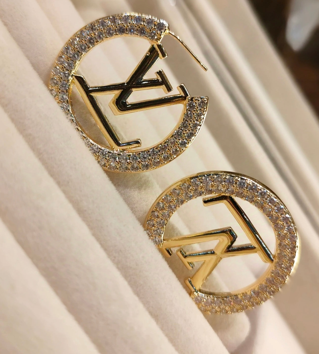 Brinco Inspiração LV Argola